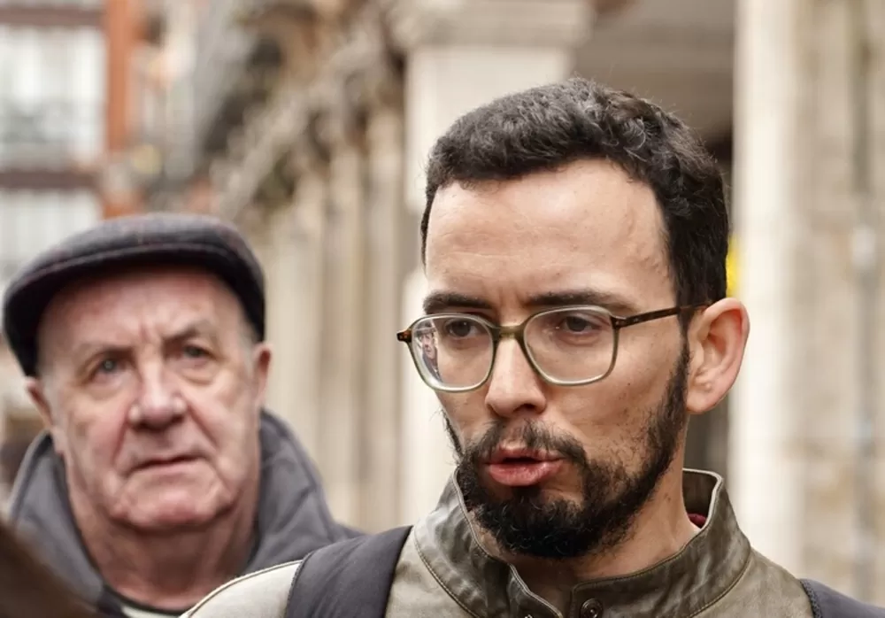Llamas se compromete a sumar las propuestas de AI al programa
