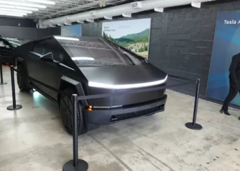 Tesla abre planta de baterías en China