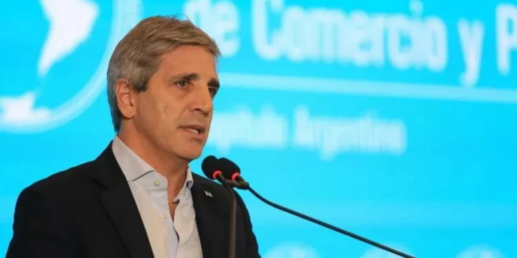 Prepagas: Caputo anuncia cómo deberán aplicar los aumentos