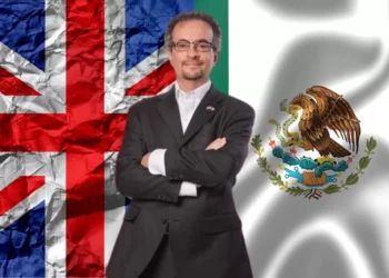 Reino Unido destituye a embajador en México por bufonearse con rifle | Video