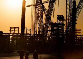 Petróleo repunta tras indicadores en Estados Unidos