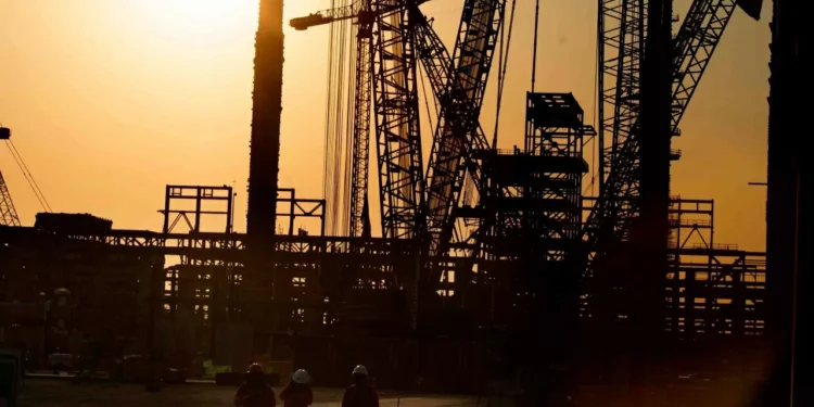 Petróleo repunta tras indicadores en Estados Unidos
