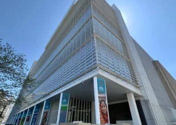 Crecimiento mundial estable pero en números bajos: BM