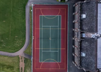 “Deportes: Emociones, retos y oportunidades para crecer como persona”.