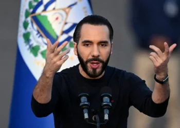 El Salvador alista cable submarino