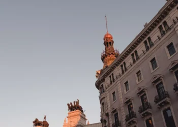 “La Economía: Herramienta clave para el progreso”