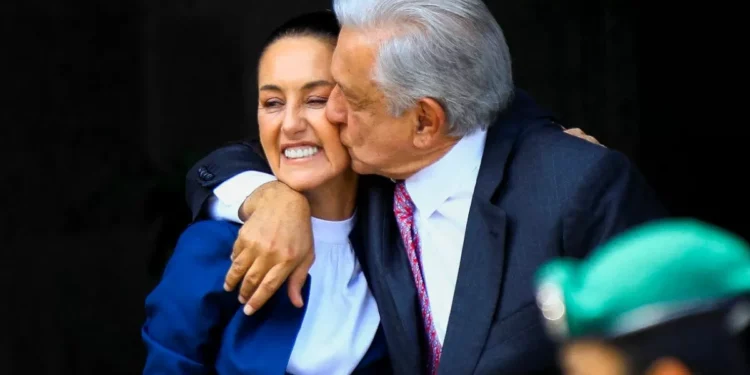 Sheinbaum defiende popularidad de AMLO tras pesquisa que advierte bajón post electoral