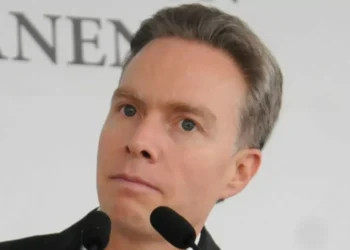 Velasco presume que ya tienen tres votos de la oposición para admitir reformas