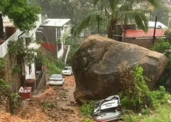 SAT cierra módulos en Michoacán y en Acapulco por lluvias