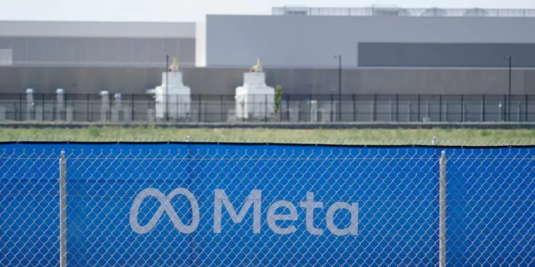 EU señala a redes sociales de espiar información de usuarios