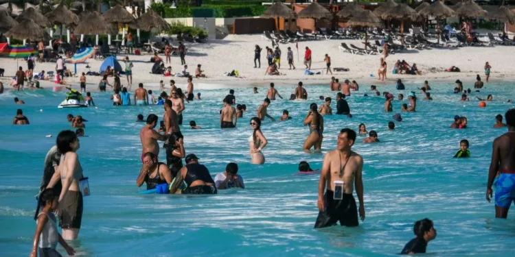 Estiman derrama económica por 263 mil mdp estas vacaciones