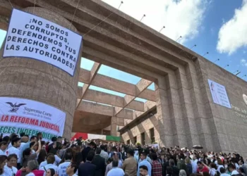 Regresan al trabajo en epicentro de la protesta judicial