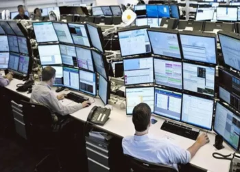 El riesgo país cayó a su nivel más bajo en cinco años alce la suba de bonos