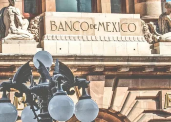 Banxico ve menor PIB que el estimado por Hacienda