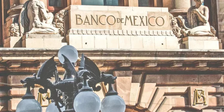 Banxico ve menor PIB que el estimado por Hacienda
