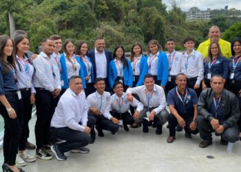 Enriquecedora experiencia de los estudiantes del IUTA en el holding del Grupo JHS