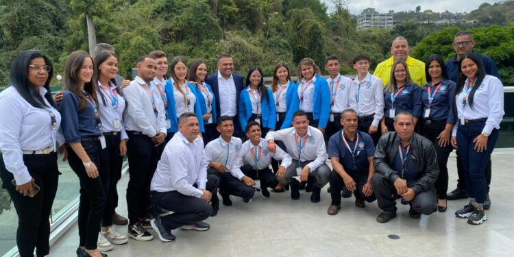 Enriquecedora experiencia de los estudiantes del IUTA en el holding del Grupo JHS