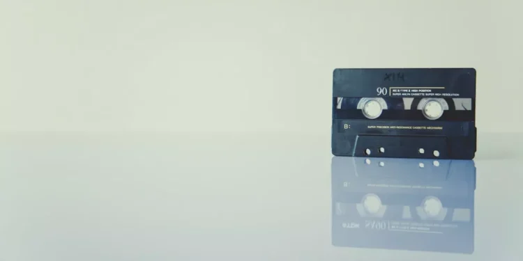 :

“La música: un arte presente en todo momento”