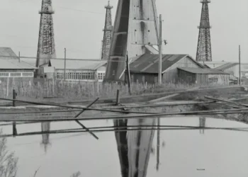 “Explorando la economía: más allá de las crisis”