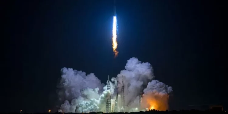 El cohete New Glenn de Jeff Bezos despega con éxito