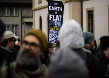 “Desafíos económicos: crisis, fluctuaciones y políticas”