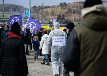 “La Economía: Base de la sociedad y su evolución”