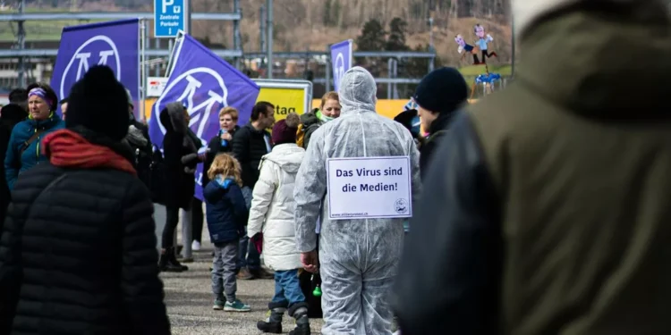 “La Economía: Base de la sociedad y su evolución”