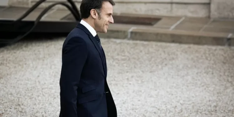 Macron llama a Zelenski presidente “legítimo”