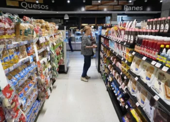 La inflación se desaceleró al 2,2% en enero y en el año acumula 84,5%