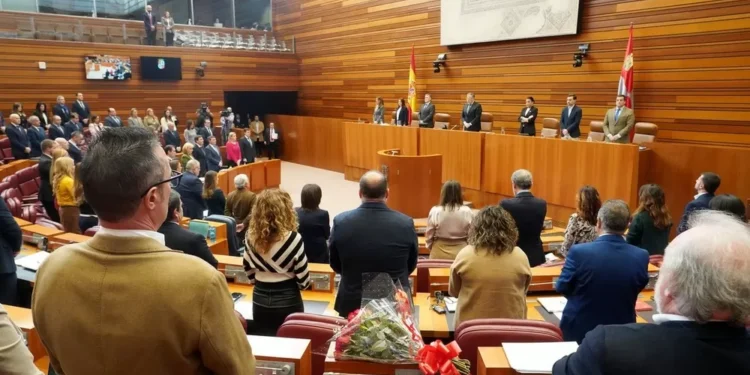 Emotivo minuto de silencio en las Cortes por Inmaculada García