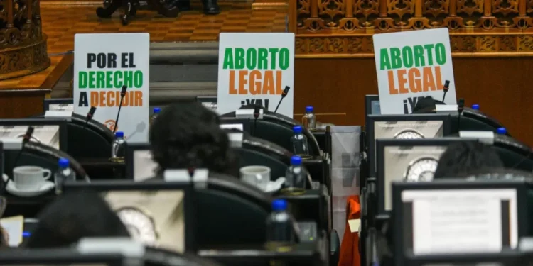 8M | Personal de Salud en México urge abordar el aborto como un derecho y en la vida un delito