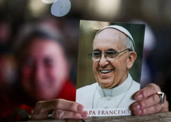 El Papa aunque no necesita la ventilación mecánica por las noches