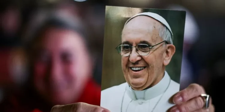 El Papa aunque no necesita la ventilación mecánica por las noches