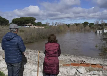 El Adaja sigue en nivel rojo en Valdestillas