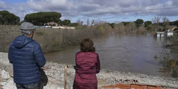 El Adaja sigue en nivel rojo en Valdestillas