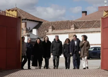 Feijóo y Mañueco visitan Serrada