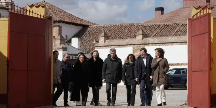 Feijóo y Mañueco visitan Serrada