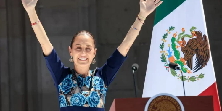 Frenar aranceles, ‘un logro de todos’: Sheinbaum durante asamblea en Zócalo