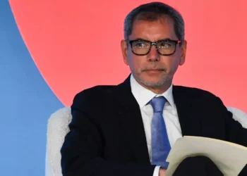 Amortiguar una posible recesión, reto del nuevo titular de Hacienda