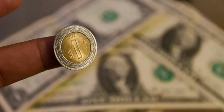 Peso mexicano hace músculo y toca los $20.08 por dólar