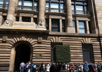 Banxico baja 50 puntos base la tasa de interés para ubicarla en 9%