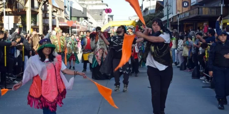 Este domingo continúa el Carnaval 2025 con más música, color y alegría en Bariloche