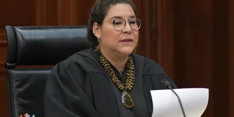 Abandona Lenia Batres sesión de la SCJN; señala a ministros de ‘vasallaje y complicidad’ por caso Salinas Pliego