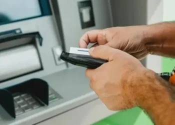 El jornal mínimo en dólares cayó casi un 33% en los últimos meses