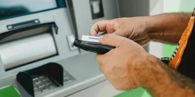 El jornal mínimo en dólares cayó casi un 33% en los últimos meses