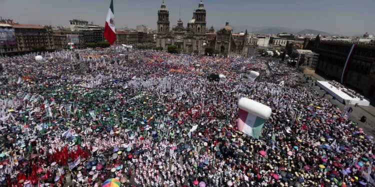 ministerio de la CDMX reporta más de 350 mil en asamblea de Sheinbaum en Zócalo