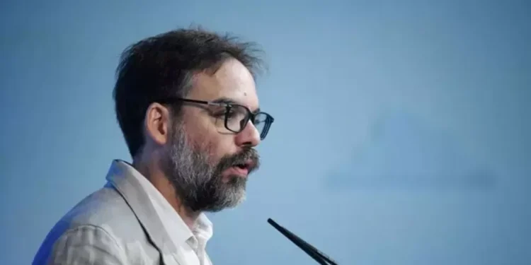 Renfe aclara que se mantienen los servicios y paradas en CyL