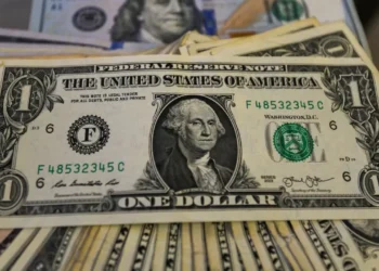Peso toca los $20.08 por dólar tras decisión de la Fed