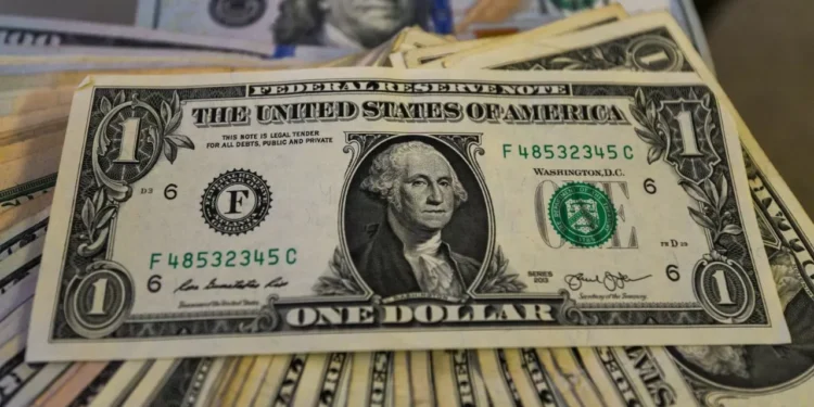Peso toca los $20.08 por dólar tras decisión de la Fed