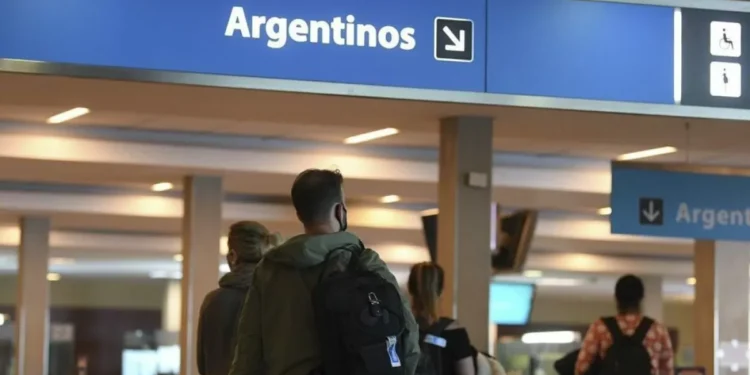 ARCA: ¿Con cuánto dinero en efectivo se puede provenir de la Argentina sin declarar?